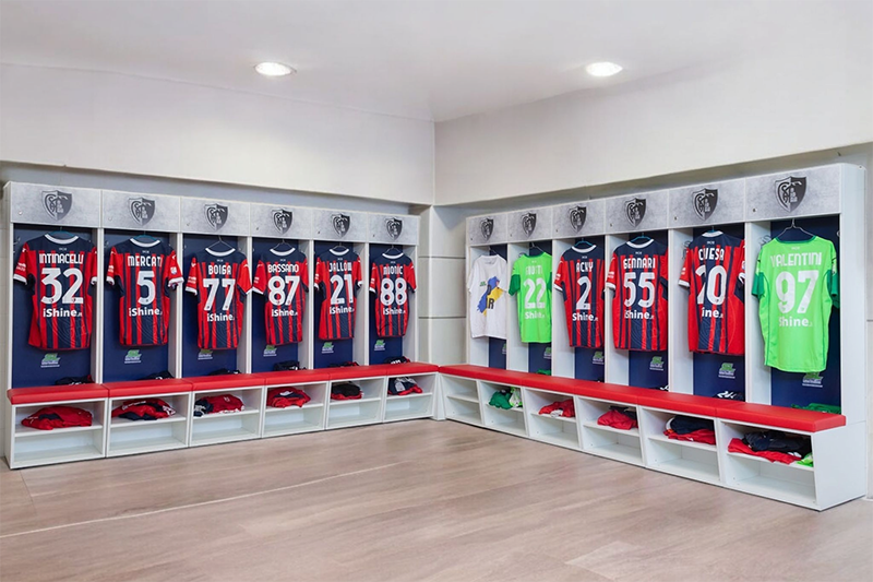 arredamento spogliatoio in legno squadre calcio